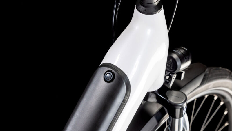 Cube Supreme Hybrid Comfort ONE 500 metallicwhite´n´black – Bild 8