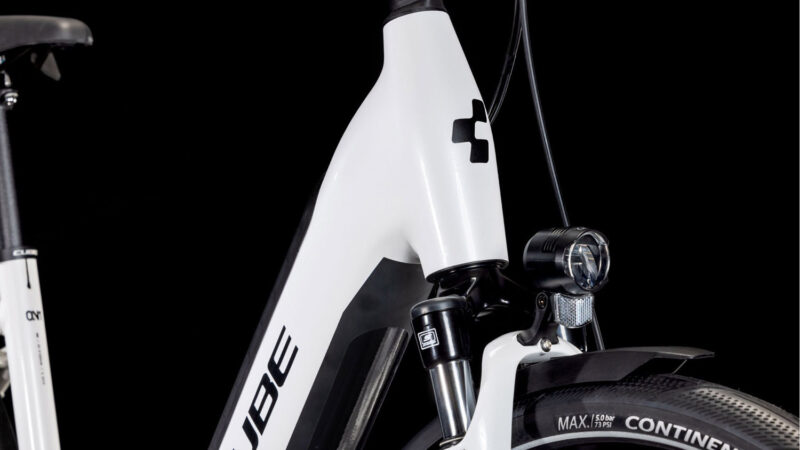 Cube Supreme Hybrid Comfort ONE 500 metallicwhite´n´black – Bild 4