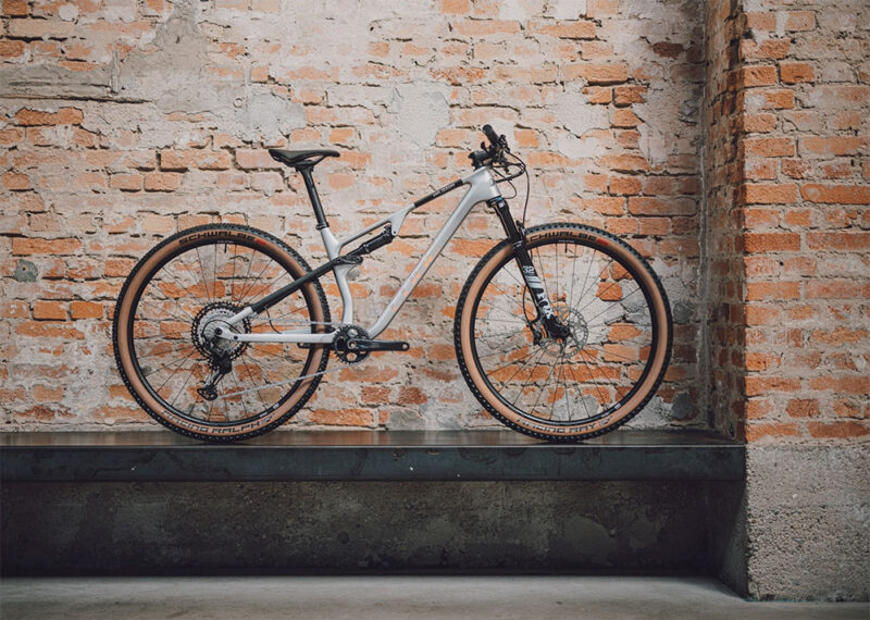 Cube AMS ZERO99 C:68X Race 29 silver´n´black – Bild 2